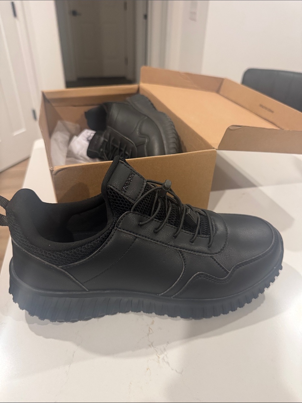 Men's Black Athletic Lace-Up Sneakers